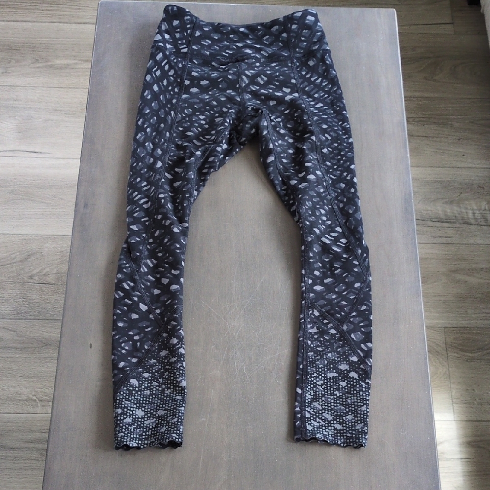 Lululemon Black and Gray Patterned Leggings